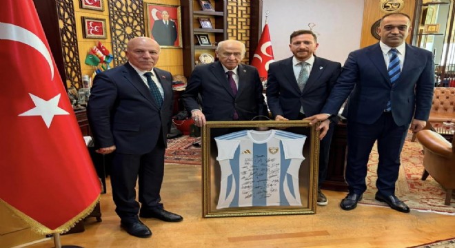 Bahçeli'ye Erzurumspor forması takdim edildi
