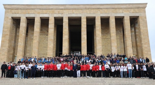 Bakan Bak ve Gençler Anıtkabir'de buluştu