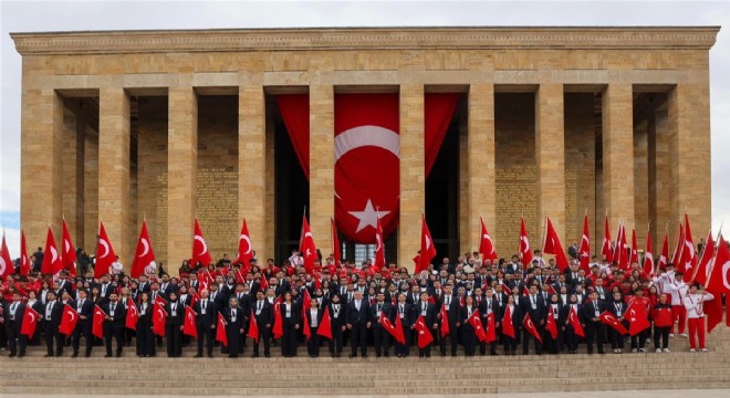 Bakan Bak ve Gençler Anıtkabir'de buluştu
