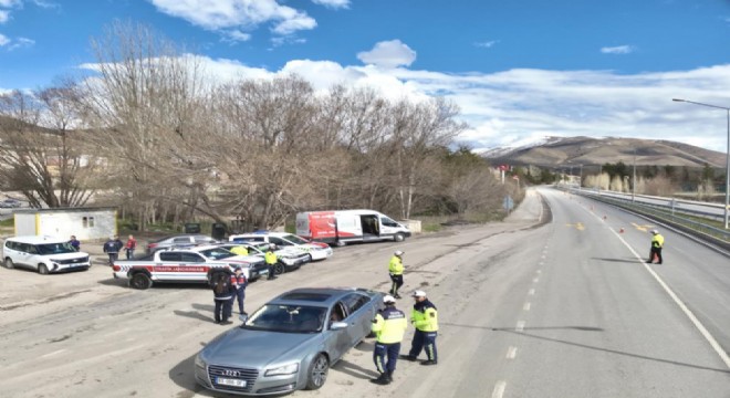 Bayburt'ta yolunda ortak trafik denetimi