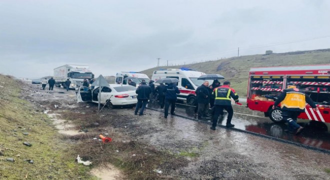 Bingöl yolunda trafik kazası : 1 ölü 2 yaralı
