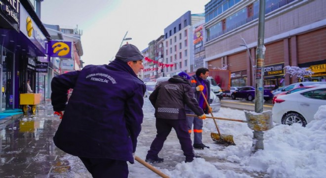 Büyükşehir karla mücadeleye yoğunlaştı