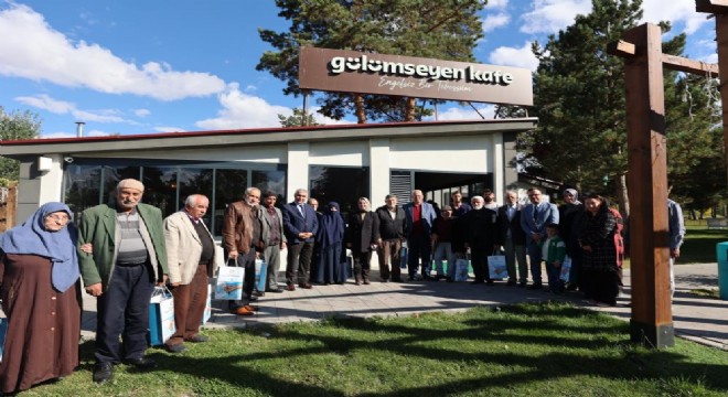 Büyükşehir yaşlıları ağırladı