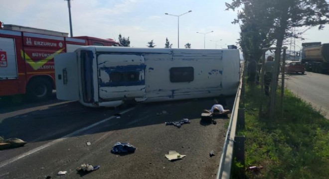 Çevre yolunda servis devrildi: 6 yaralı