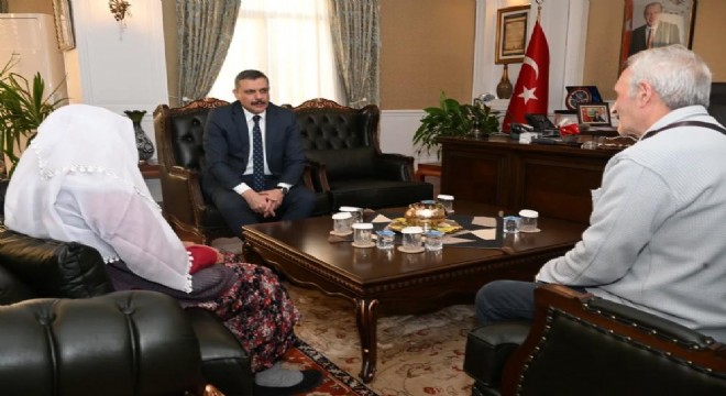 Çiftçi Zemzem Ana'nın duasını aldı