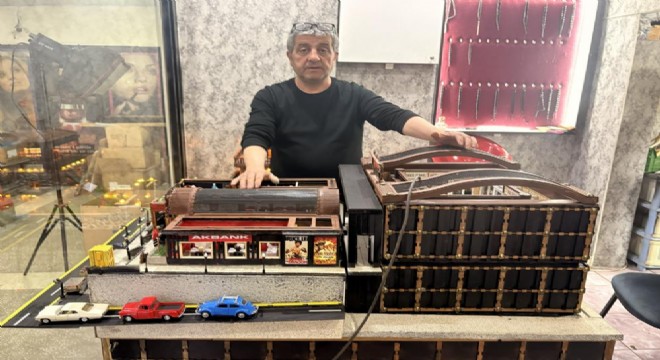 Çocukluk anılarını atık malzemelerle yeniden canla