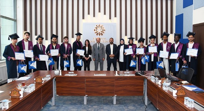 ETÜ TÖMER'de mezuniyet sevinci