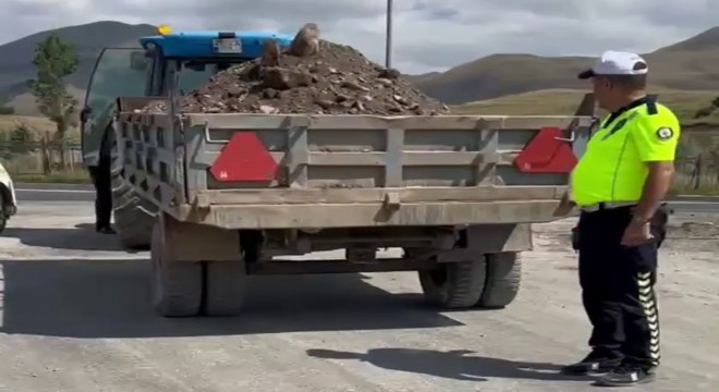 Emniyet traktör sürücülerini bilgilendirdi