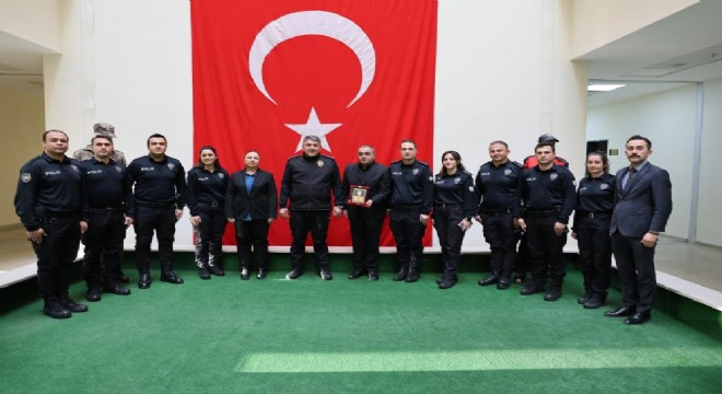 Emniyette duygusal uğurlama