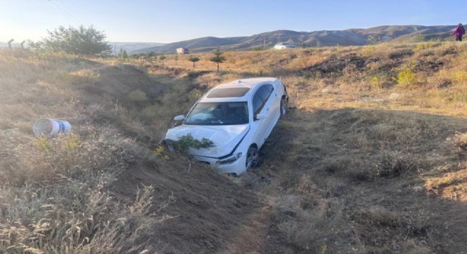 Erzincan yolunda otomobil yoldan çıktı: 6 yaralı