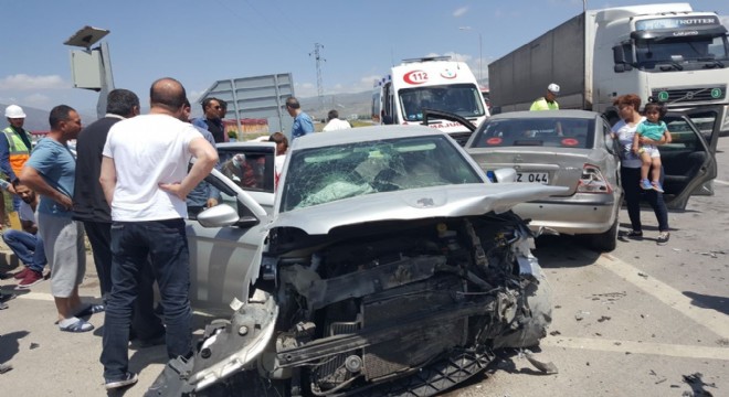 Erzincan yolunda trafik kazası: 9 yaralı