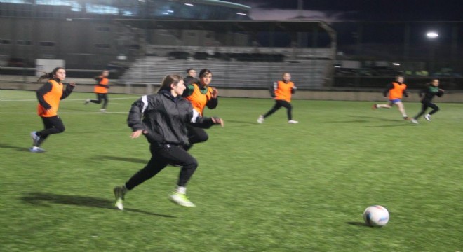 Erzurum Kadın Futbol takımı ligin başlamasını bekliyor