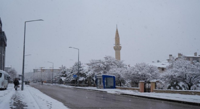 Erzurum’da kış geri geldi