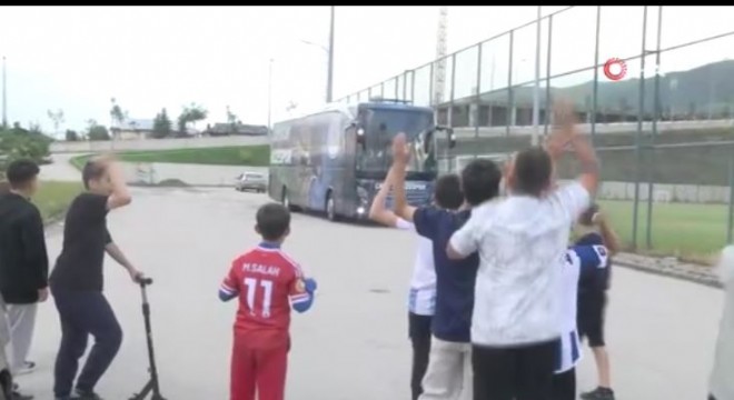 Erzurumlu çocuklardan Rizespor'a sevgi gösterisi