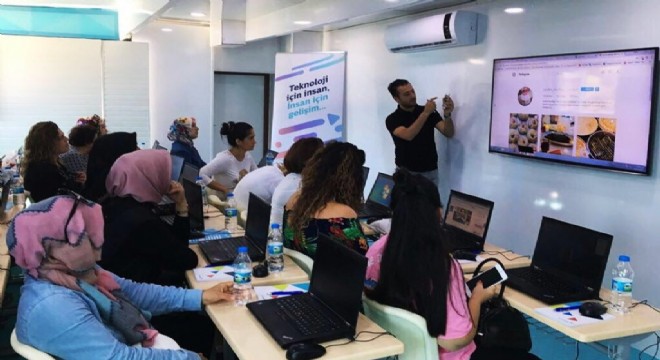 Erzurumlu kadınlara internet kullanımı öğretilecek