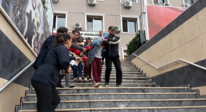 Evrak arasına senet koyup imzalatmışlar