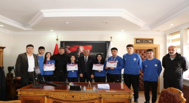 Floor Curlingte Oltu damgası