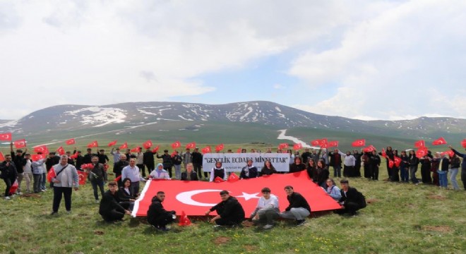 Gençlik Ecdada Minnettar