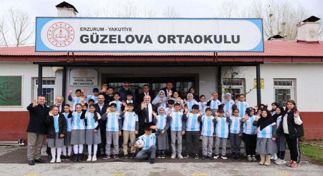 Hacımüftüoğlu Çoccuklarla bayram sevincini paylaştı