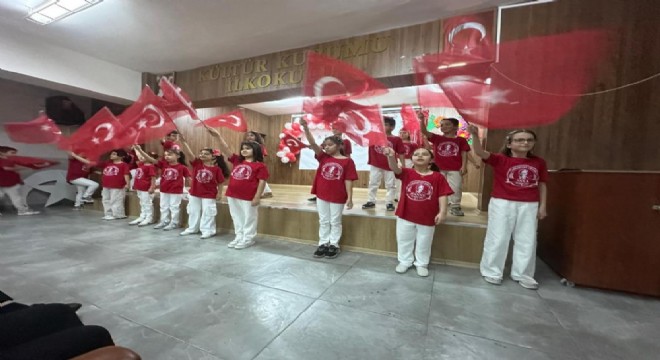 İlkokul öğrencileri milli coşkuyu paylaştı