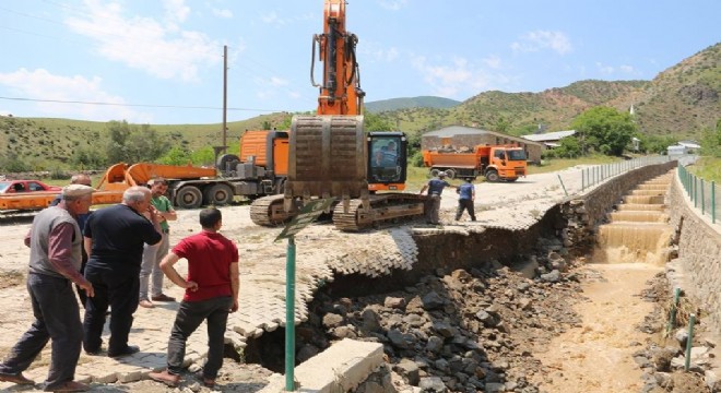 İriağaç’ta sel hayatı durma noktasına getirdi