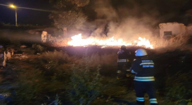 İtfaiye'den örtü yangınına müdahale