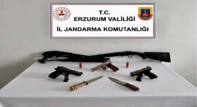 Jandarmadan operasyon: 2 şahıs ve çok sayıda silah yakalandı