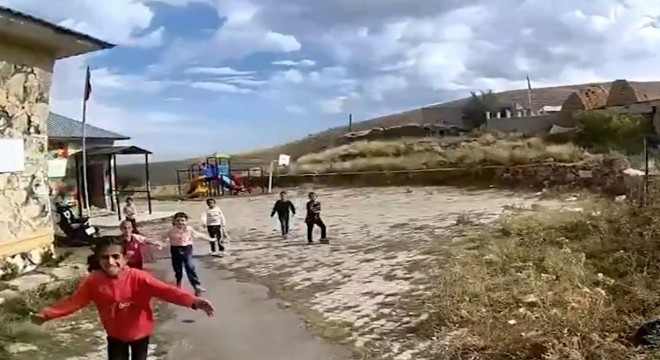 Jandarmaya sevgi çemberi