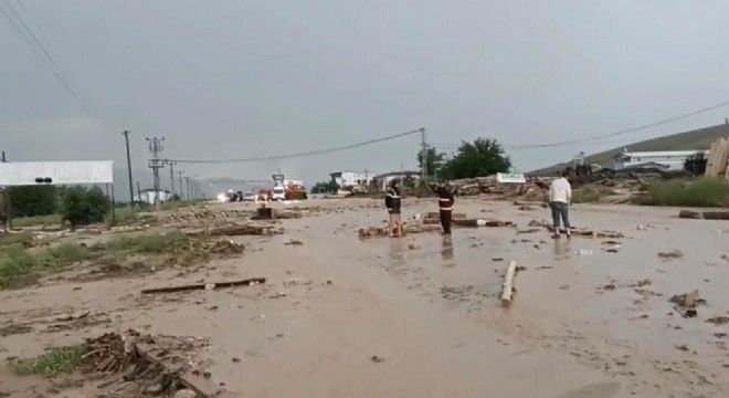 Kapanan Elazığ-Tunceli yolu trafiğe açıldı