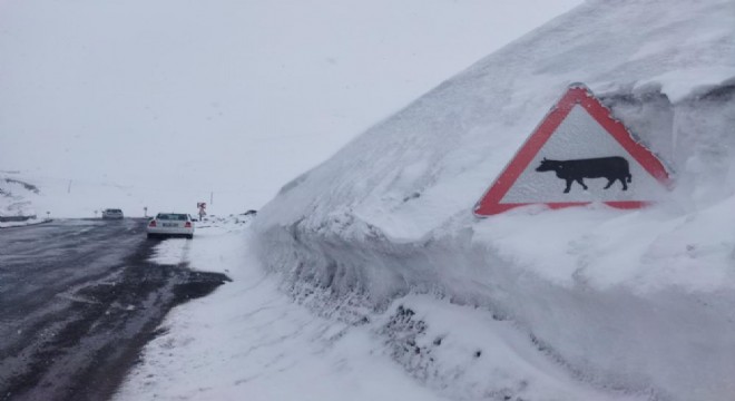 Kar kalınlığı tabela boyunu geçti