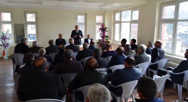 Karataş Uzundere muhtarlarıyla bir araya geldi
