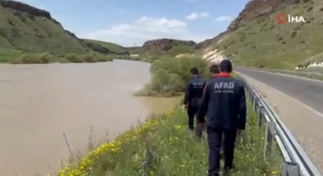 Kayıp çobanı arama çalışmaları sürüyor