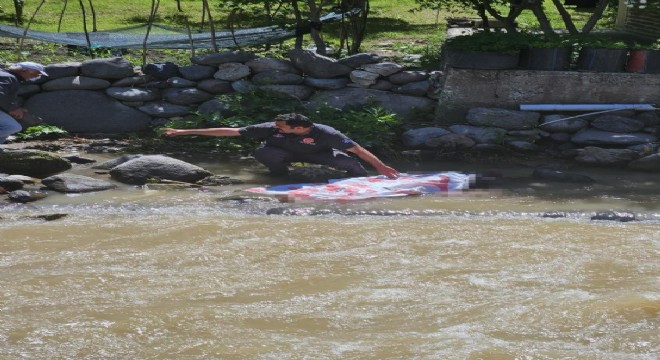 Köprüde barfiks çekerken canından oldu