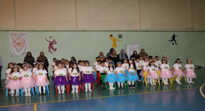 Kur’an kursu öğrencilerinden yılsonu programı coşkusu