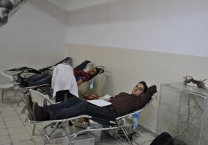 İletişimciler bağışta yarıştı