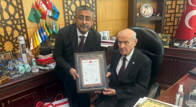 MHP İl binası tapusunu Bahçeli’ye takdim ettiler