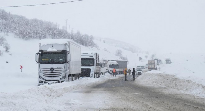 Muş - Bingöl karayolunda kar engeli