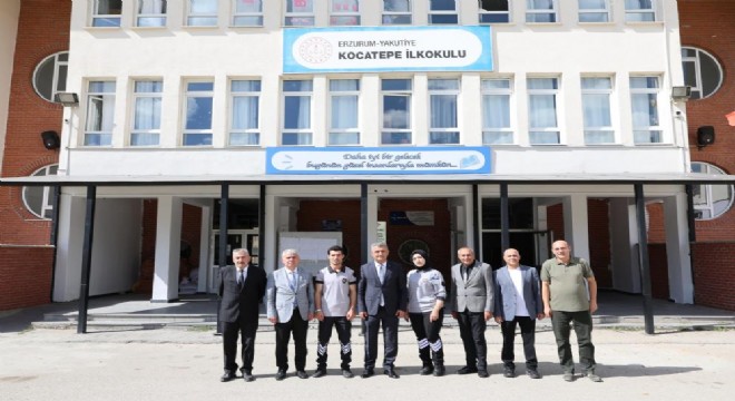 Okul bahçe görevlileri görev başında