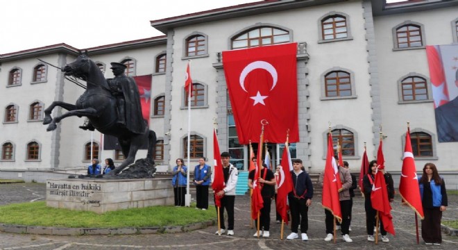 Oltu'da yürekler milli coşkuda buluştu