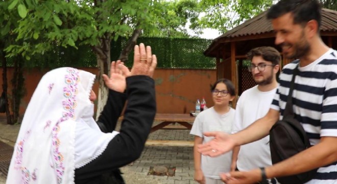 Oltulu gençlerden dua alan yaklaşım