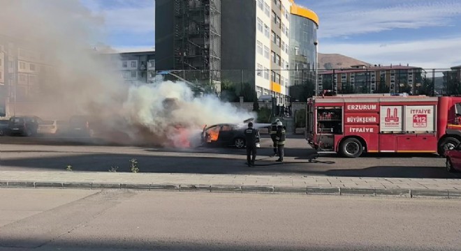 Palandöken'de otomobil yangını