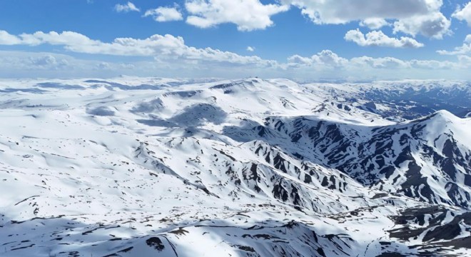 Palandöken geçidinde kar ve tipi etkili oldu