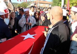 Şehid annesi oğlunu uğurladı