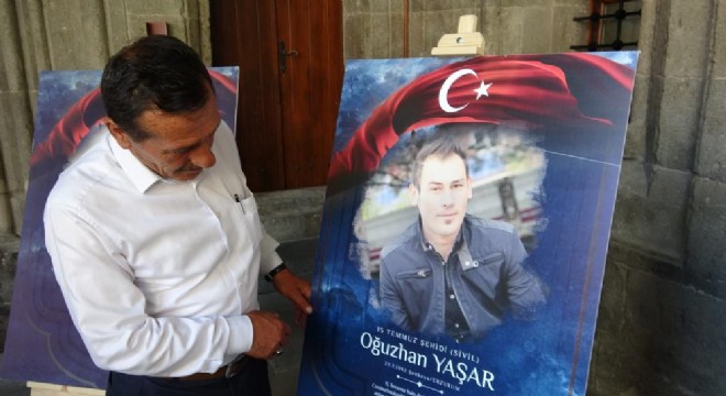 Şehit oğlunu şiirle andı