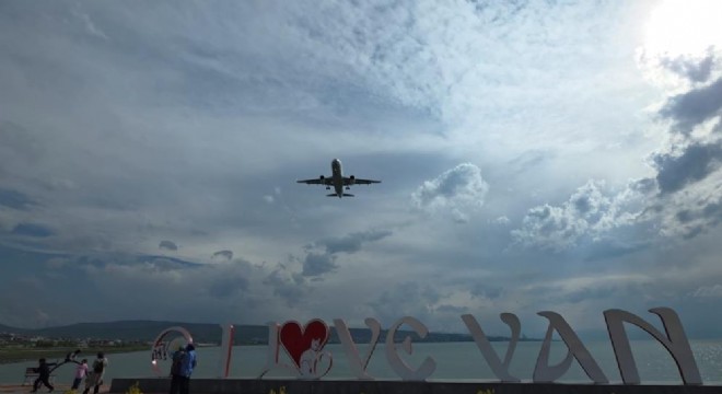 Sis hava ulaşımını olumsuz etkiledi