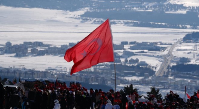 Türkiye şehitleriyle yürüyor
