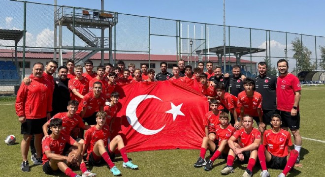 U15 Millî Takımı milli coşkuyu paylaştı