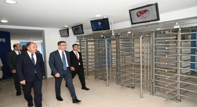 Vali Baruş spor tesislerini denetledi