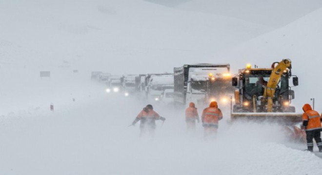 Yüksekova - Şemdinli yolunda ulaşım durdu