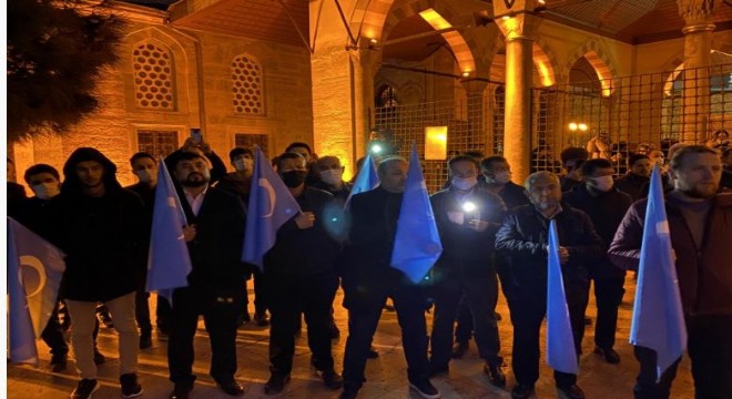 Zalimlere lanet yağıyor